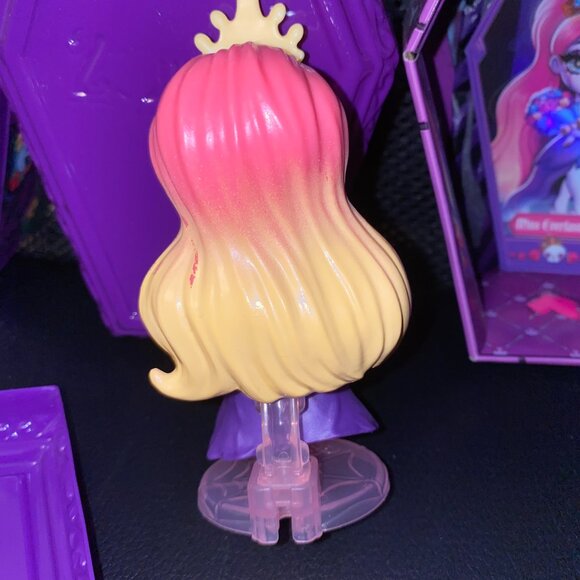 Zombaes Forever - Picture 8 of 14